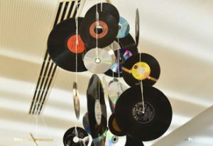 Lire la suite à propos de l’article EXPOSITION DE VINYLES AVEC CAROLE BLOCH