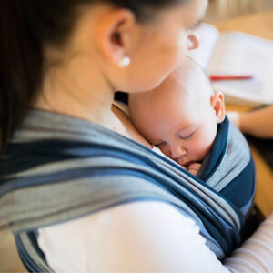Lire la suite à propos de l’article PARTAGE PHYSIOLOGIQUE – PORTER SON BÉBÉ EN RESPECTANT LA POSTURE