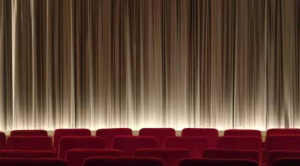 Lire la suite à propos de l’article LE MAIRE ROUVRE LE CINÉMA FERMÉ DEPUIS 45 ANS