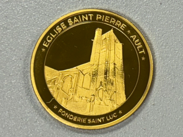 DISTRIBUTEURS DE PIÈCES À L’EFFIGIE DE L’ÉGLISE SAINT PIERRE