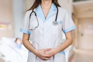 555533-journee-internationale-des-infirmieres-les-hommages-au-personnel-soignant